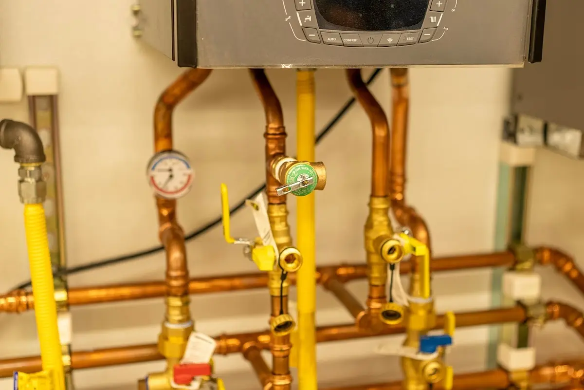 Licensed technician providing Sewer Cleanout for a homeowner in Pinecrest